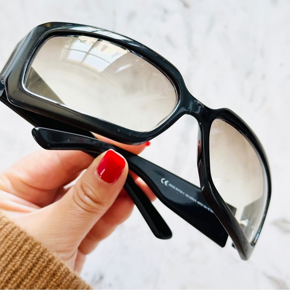 GUCCI Vintage Y2K Wrap-Around Sunglasses - Picture 6 of 15